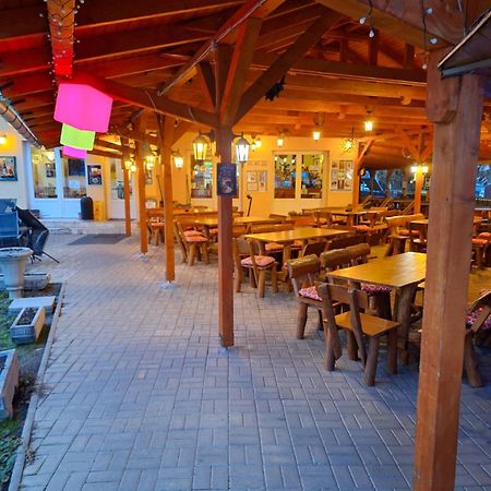 Grill Terasz Etterem Es Szallashely Mezőkövesd Екстериор снимка