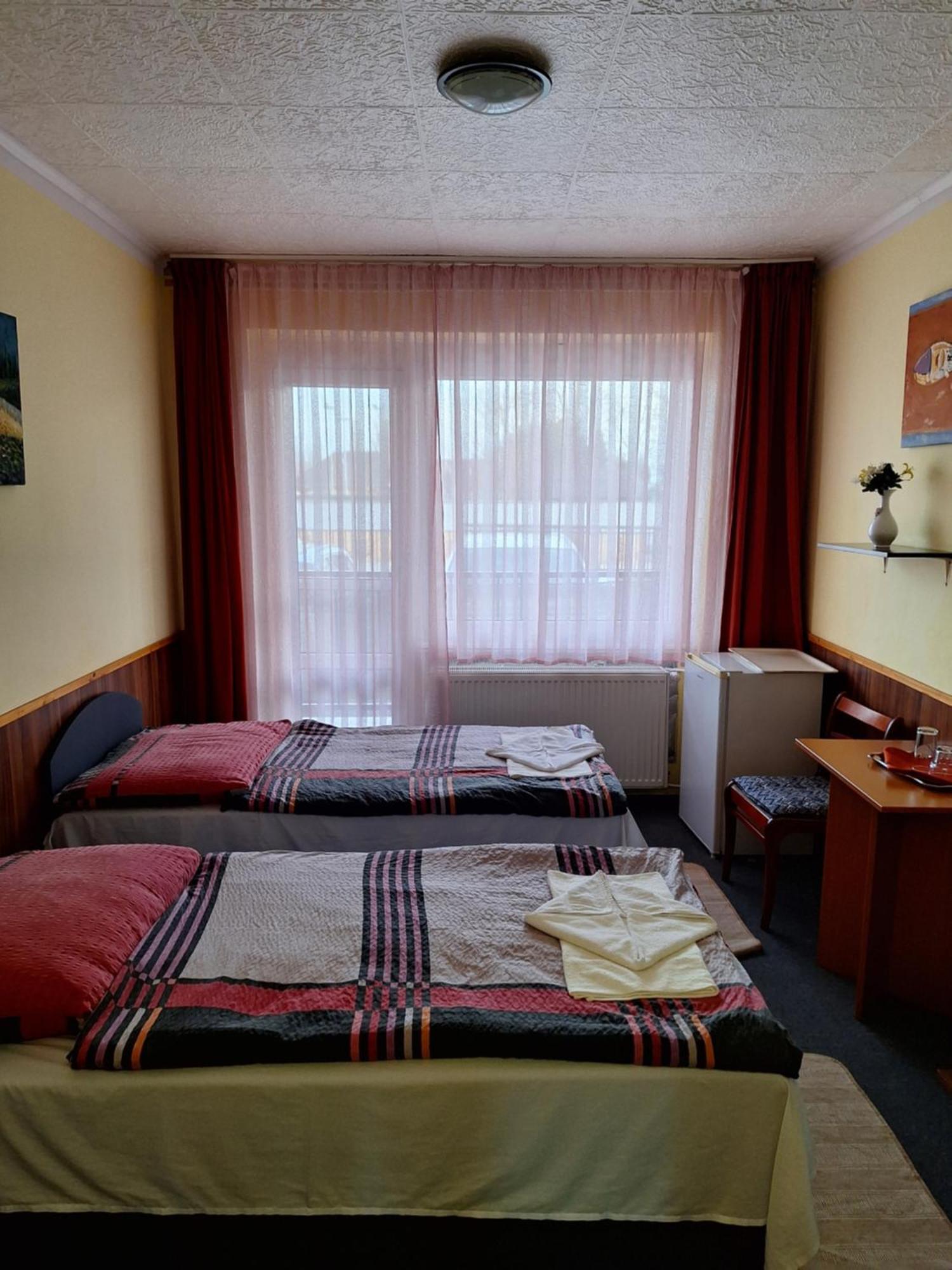 Grill Terasz Etterem Es Szallashely Mezőkövesd Екстериор снимка