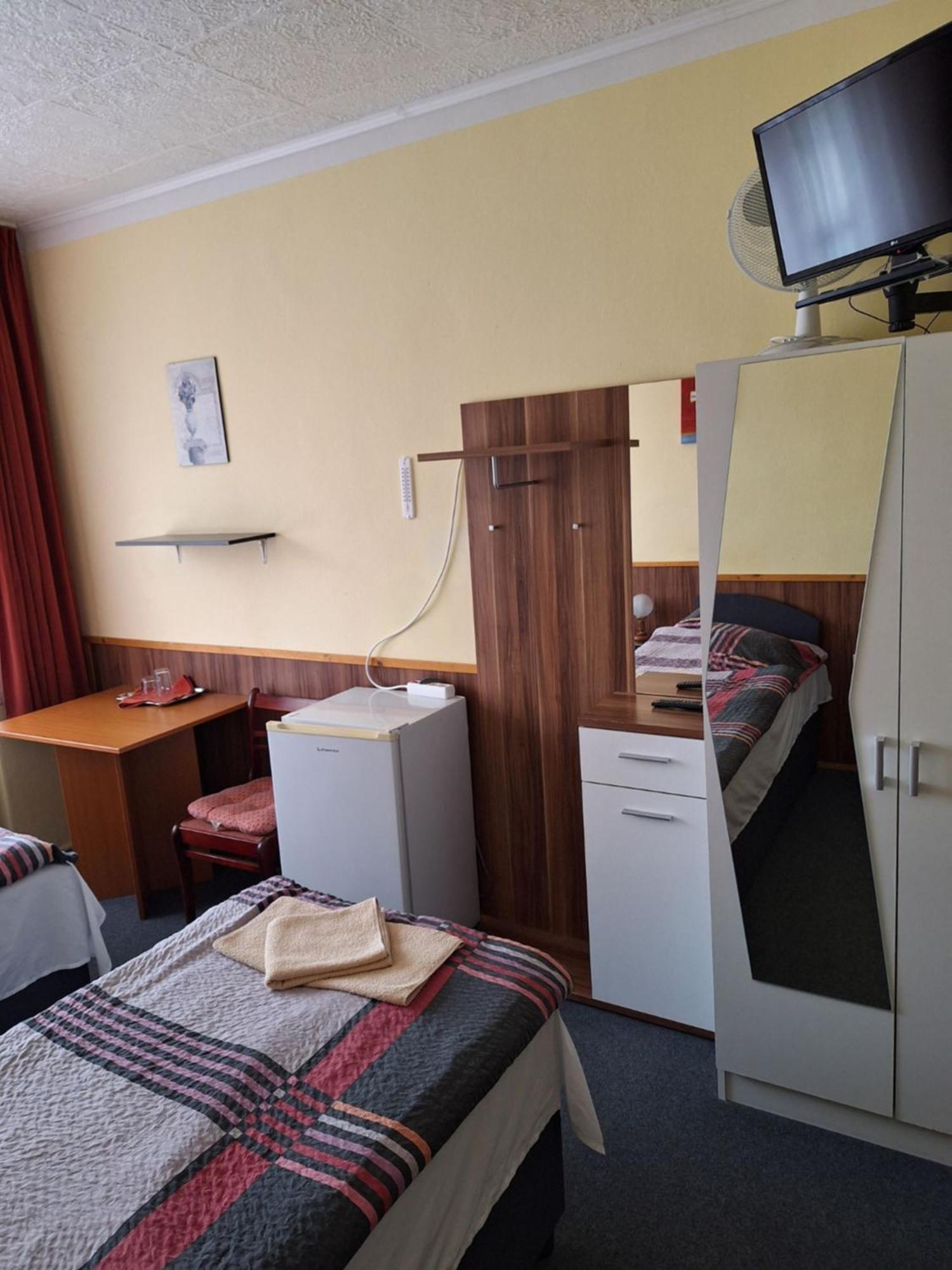 Grill Terasz Etterem Es Szallashely Mezőkövesd Екстериор снимка