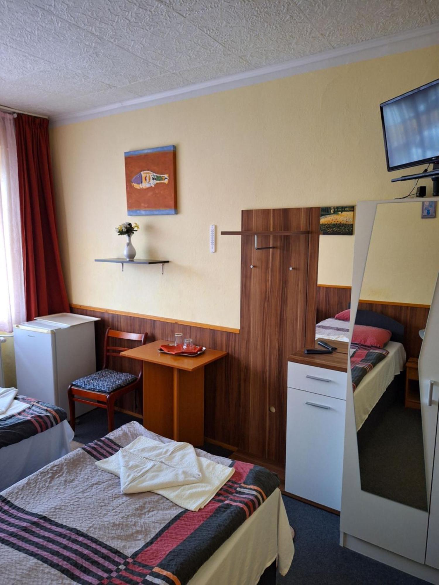 Grill Terasz Etterem Es Szallashely Mezőkövesd Екстериор снимка