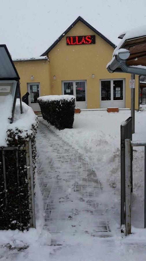 Grill Terasz Etterem Es Szallashely Mezőkövesd Екстериор снимка
