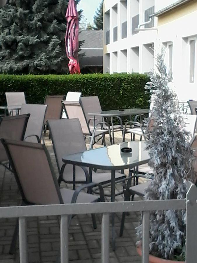Grill Terasz Etterem Es Szallashely Mezőkövesd Екстериор снимка