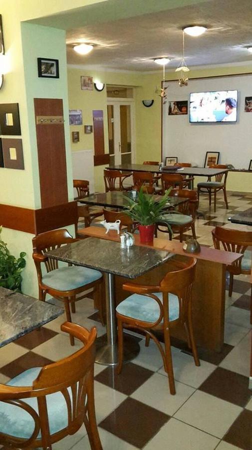 Grill Terasz Etterem Es Szallashely Mezőkövesd Екстериор снимка