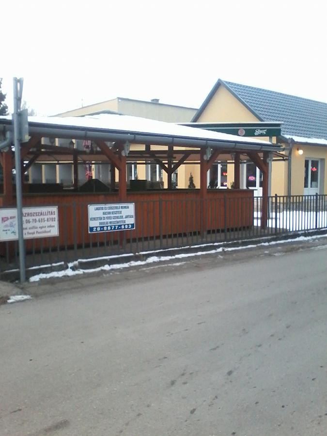 Grill Terasz Etterem Es Szallashely Mezőkövesd Екстериор снимка