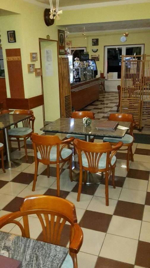 Grill Terasz Etterem Es Szallashely Mezőkövesd Екстериор снимка