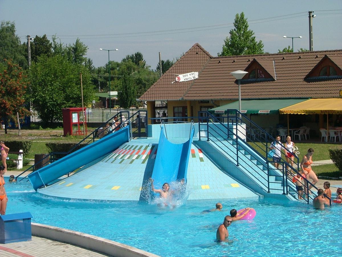 Grill Terasz Etterem Es Szallashely Mezőkövesd Екстериор снимка