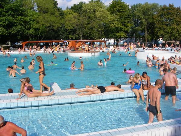 Grill Terasz Etterem Es Szallashely Mezőkövesd Екстериор снимка