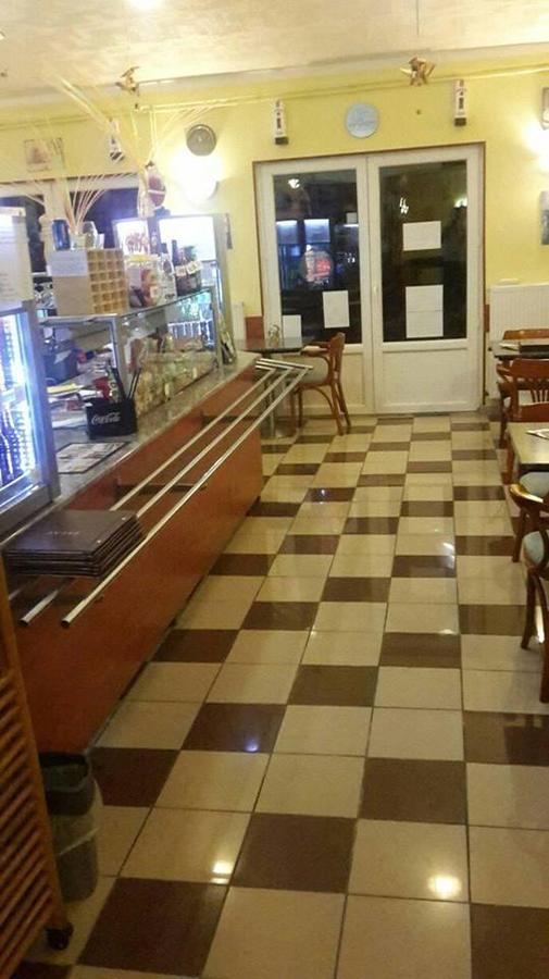 Grill Terasz Etterem Es Szallashely Mezőkövesd Екстериор снимка