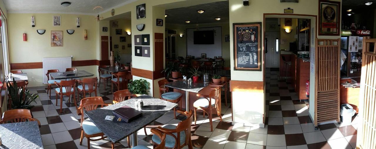Grill Terasz Etterem Es Szallashely Mezőkövesd Екстериор снимка