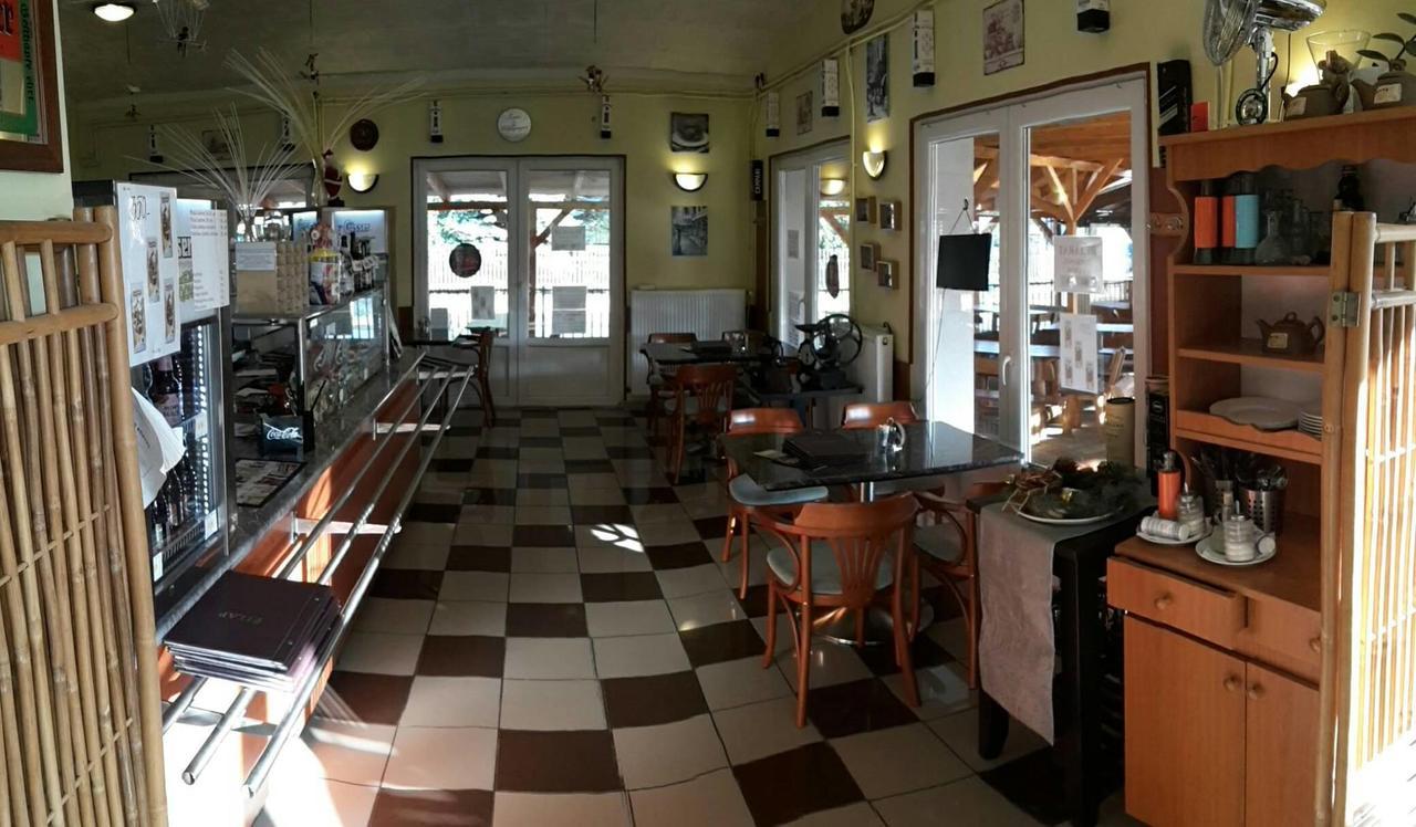 Grill Terasz Etterem Es Szallashely Mezőkövesd Екстериор снимка