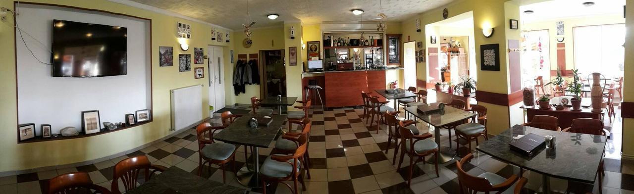 Grill Terasz Etterem Es Szallashely Mezőkövesd Екстериор снимка